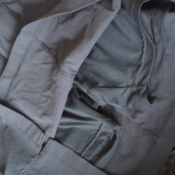 Columbia Women's Black Skort, Size 6 - Picture 5 of 5